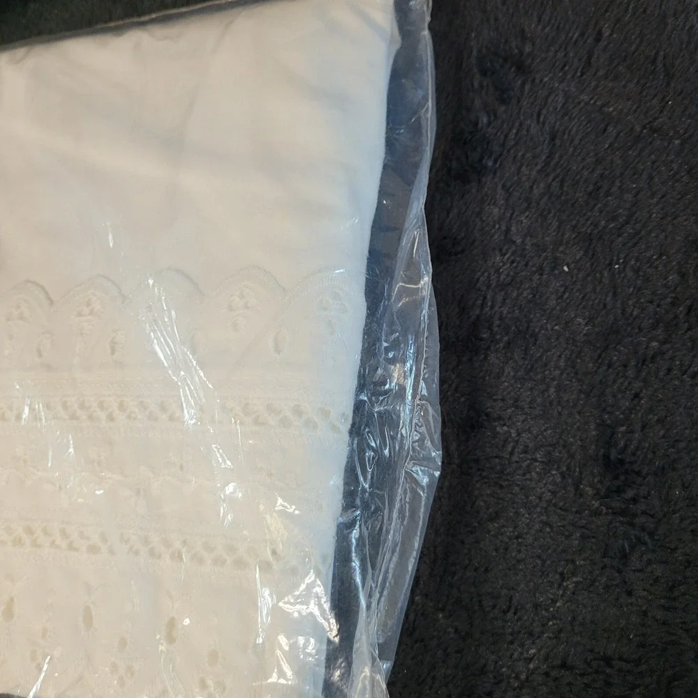 VINTAGE Eyelet Full Flat Sheet Penobscot Plus Selected‎ Seconds Off-White